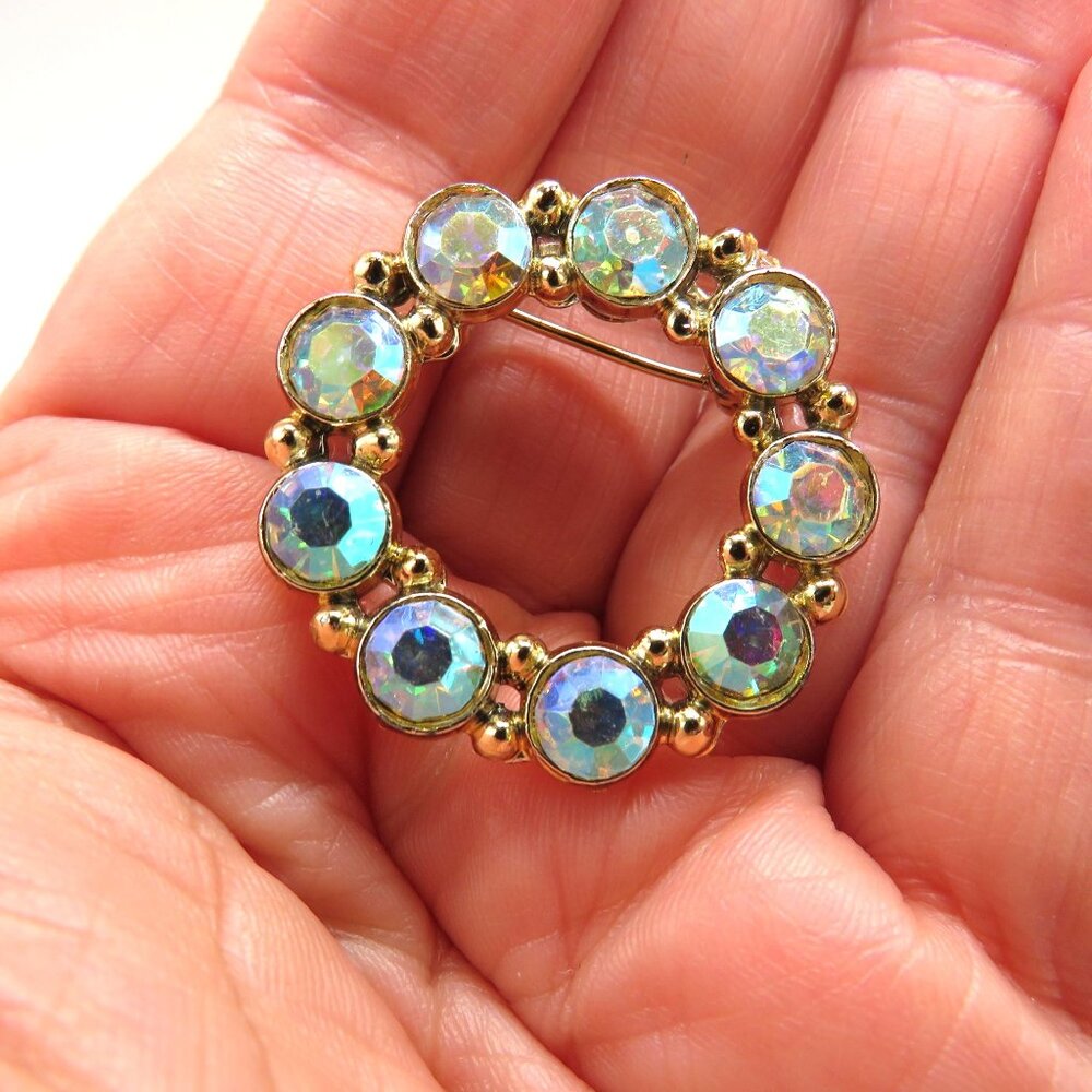 Vintage Brooch Aurora Borealis Crystal Circle Brooch Gold‎ Tone Pin - Picture 12 of 13